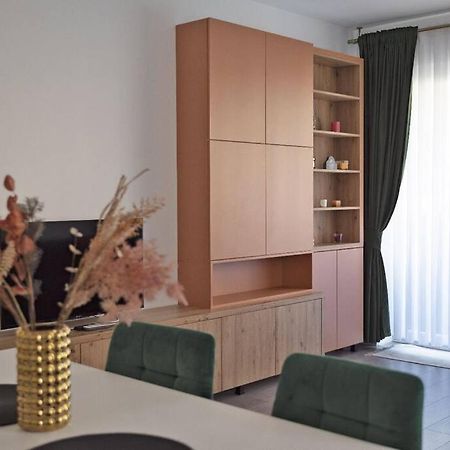 Eliza'S Apartment By Oasis Homes Oradea Exterior foto