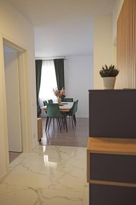 Eliza'S Apartment By Oasis Homes Oradea Exterior foto
